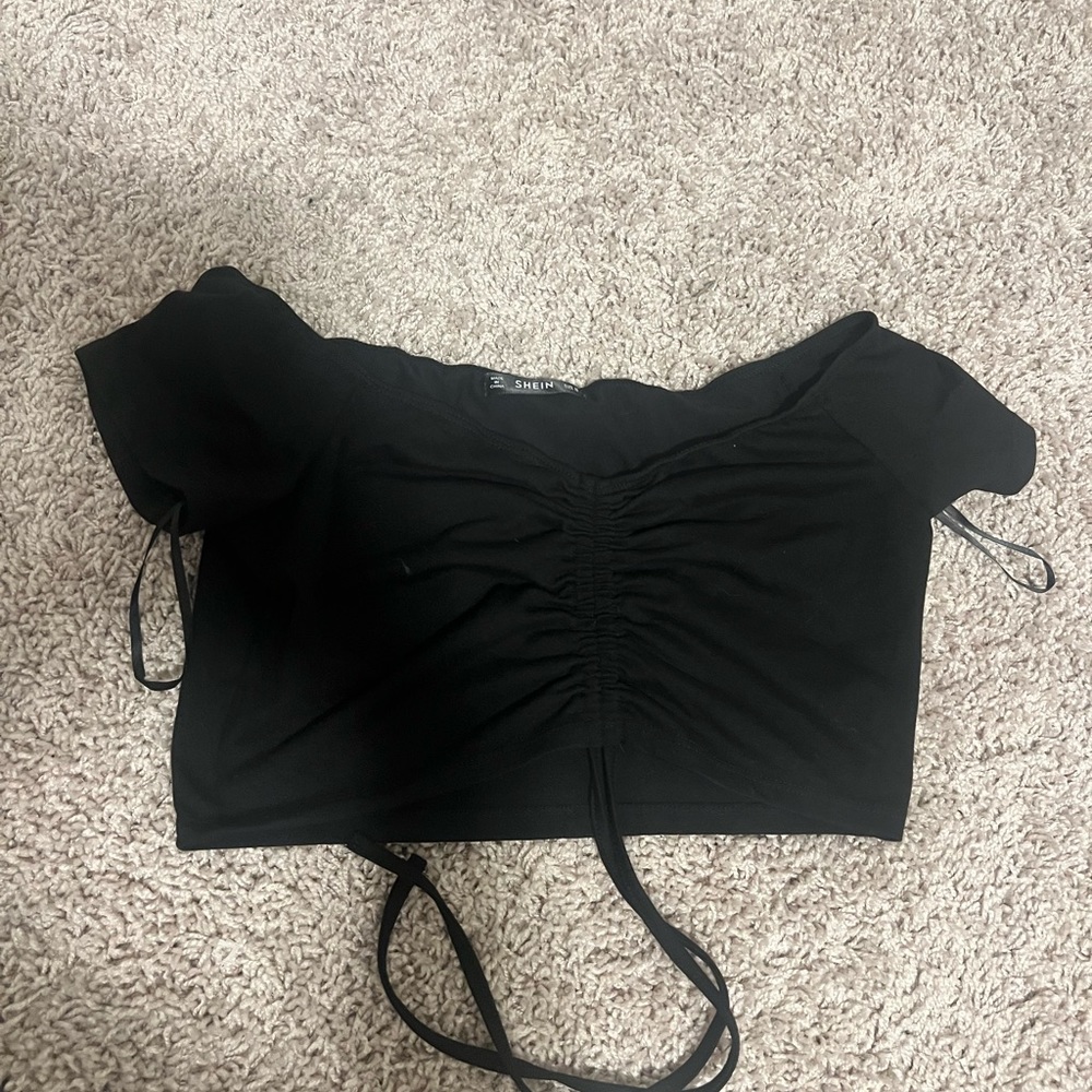 Black crop top short sleeve